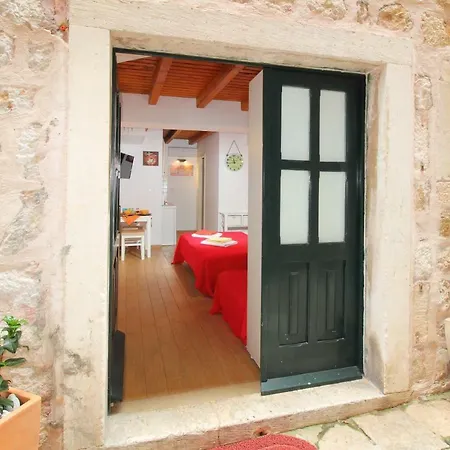 Angelus Apartment