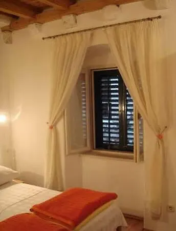 Angelus Apartment