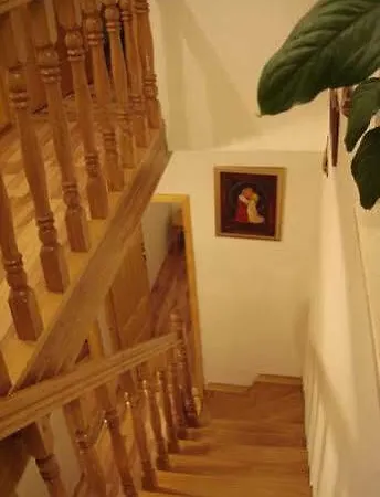 Angelus Apartment *